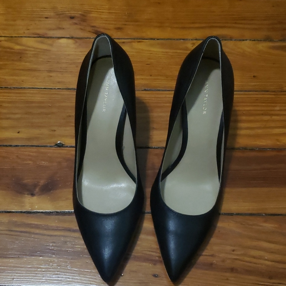 Women's Black Pump